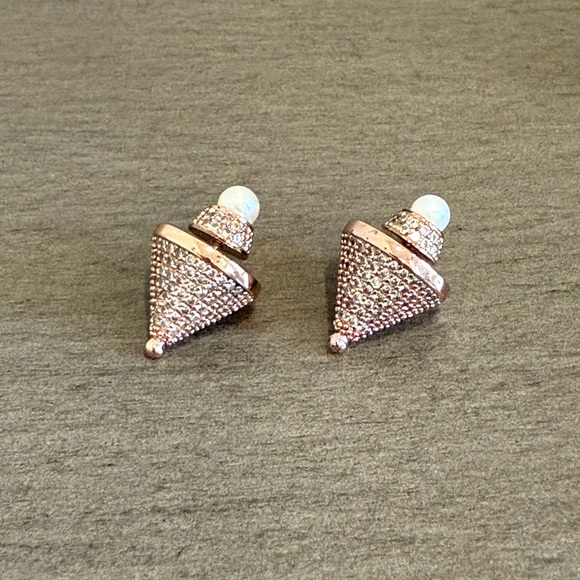 Eddie Borgo | Rose Gold Pearl Earrings - Picture 2 of 7